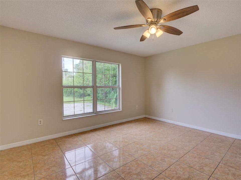 Activo con contrato: $325,000 (3 camas, 2 baños, 1234 Pies cuadrados)