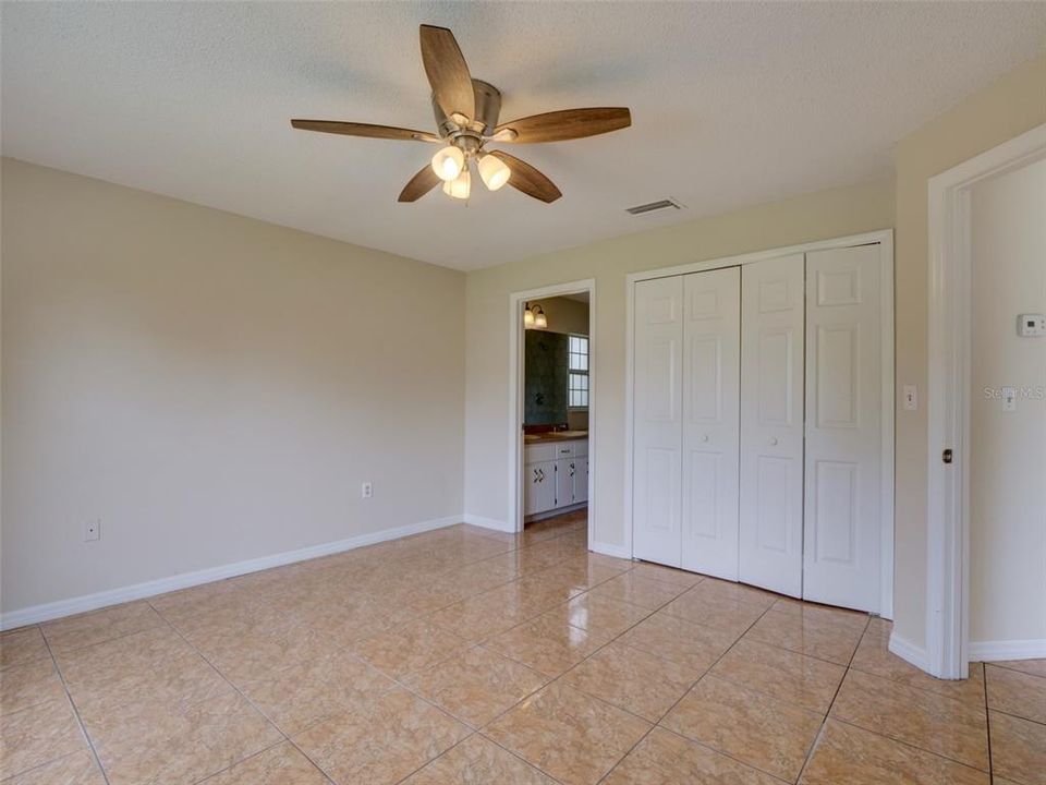 Activo con contrato: $325,000 (3 camas, 2 baños, 1234 Pies cuadrados)