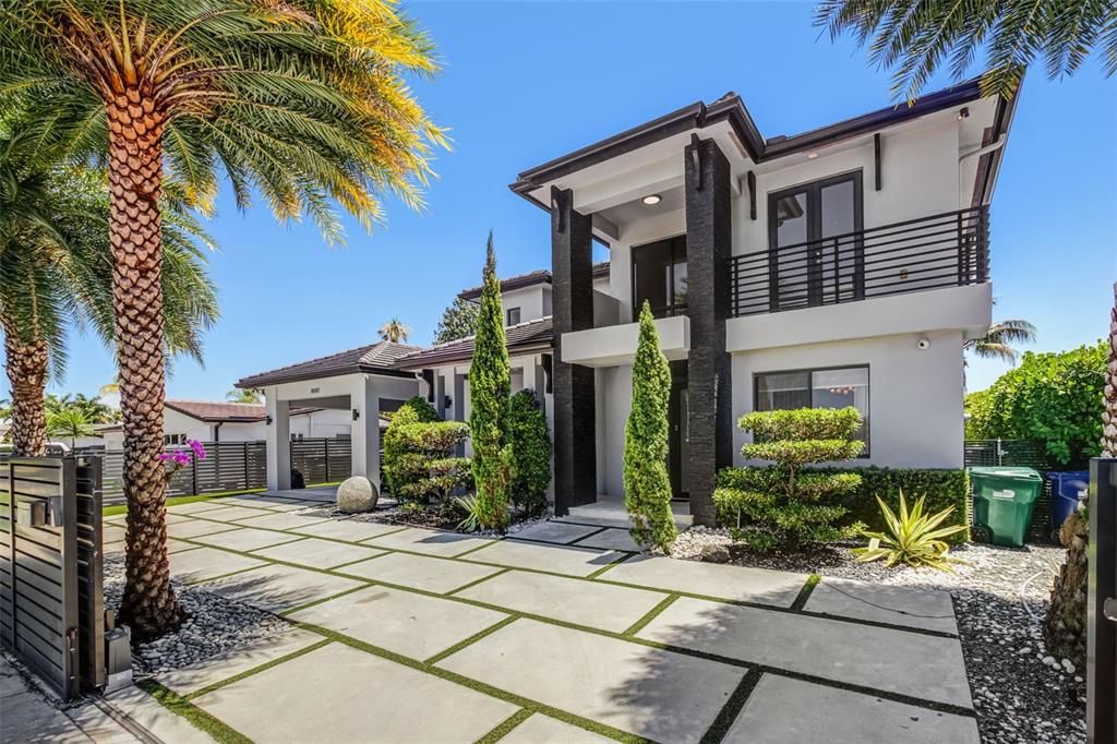 Active With Contract: $1,300,000 (4 beds, 3 baths, 3136 Square Feet)