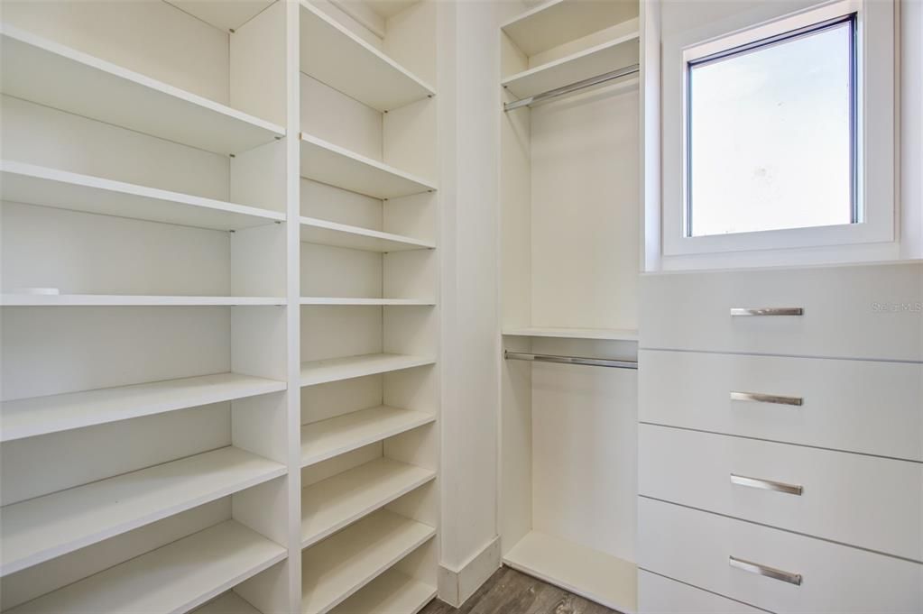 Active With Contract: $1,300,000 (4 beds, 3 baths, 3136 Square Feet)
