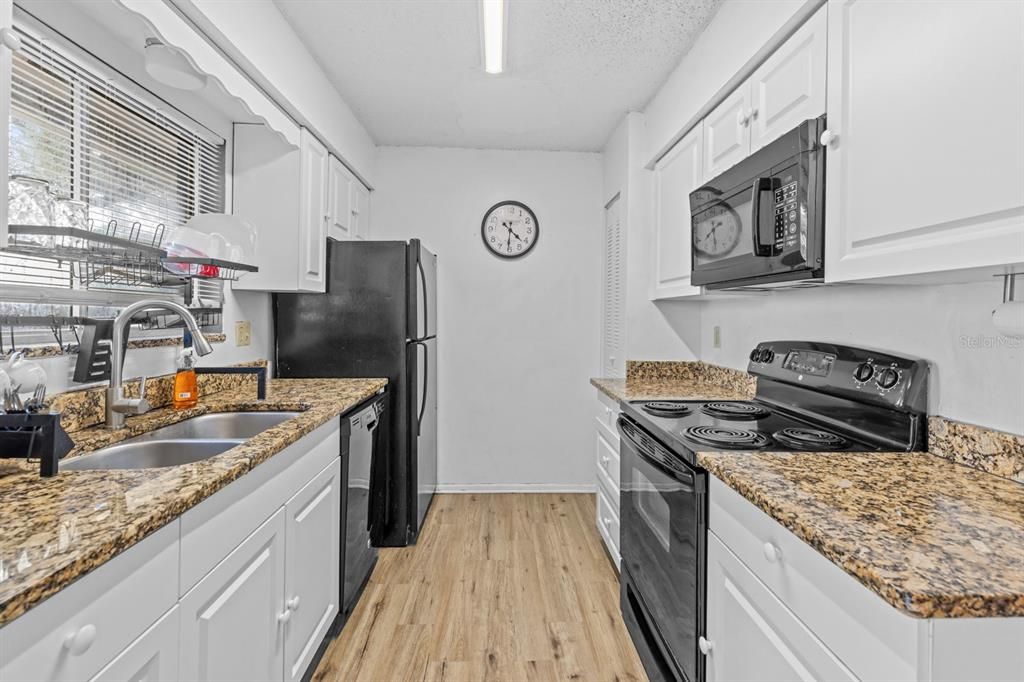 Active With Contract: $2,100 (3 beds, 2 baths, 1157 Square Feet)