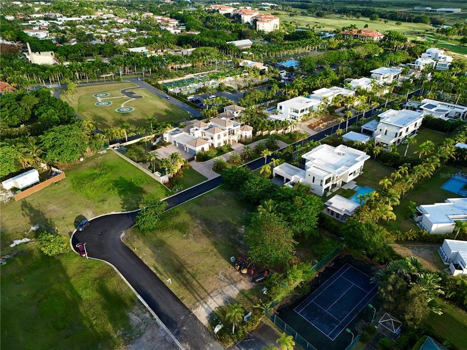 На продажу: $3,500,000 (0.61 acres)