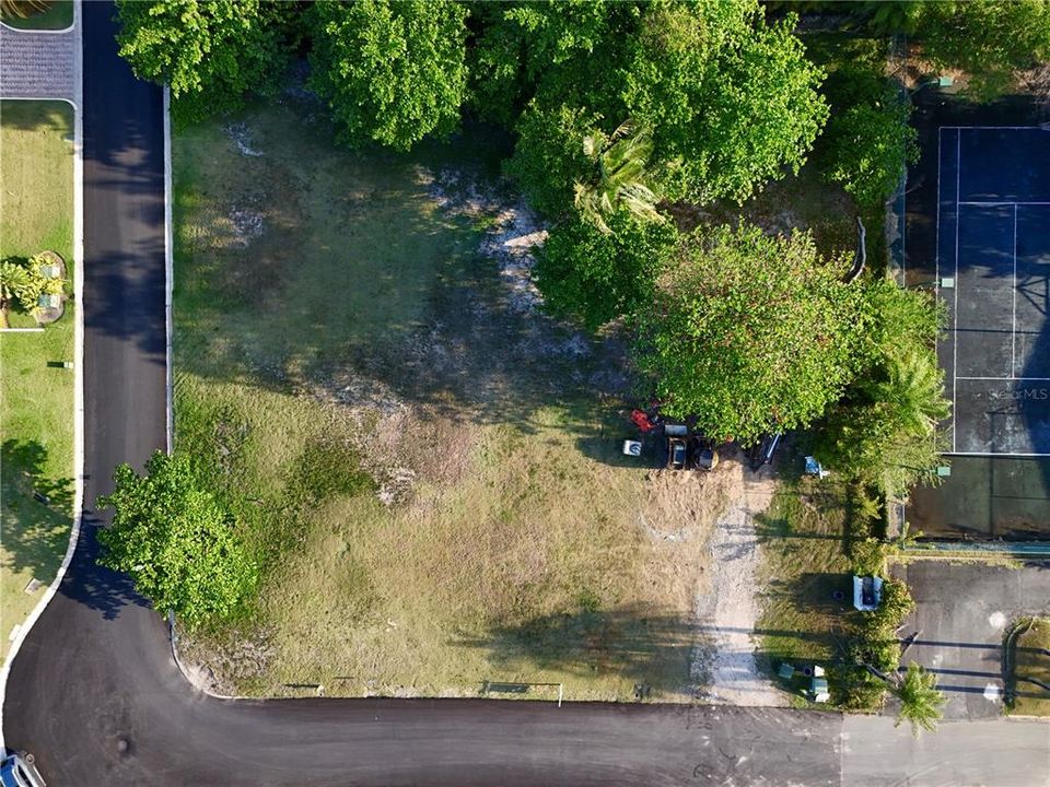 На продажу: $3,500,000 (0.61 acres)