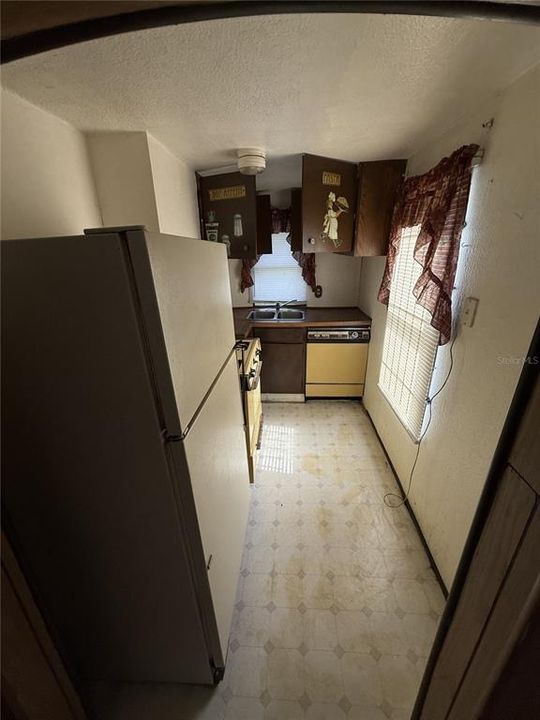 На продажу: $399,999 (4 спален, 0 ванн, 1704 Квадратных фут)