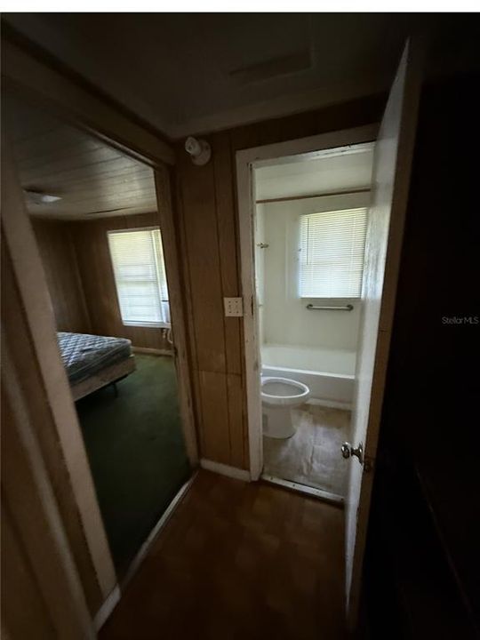 На продажу: $399,999 (4 спален, 0 ванн, 1704 Квадратных фут)