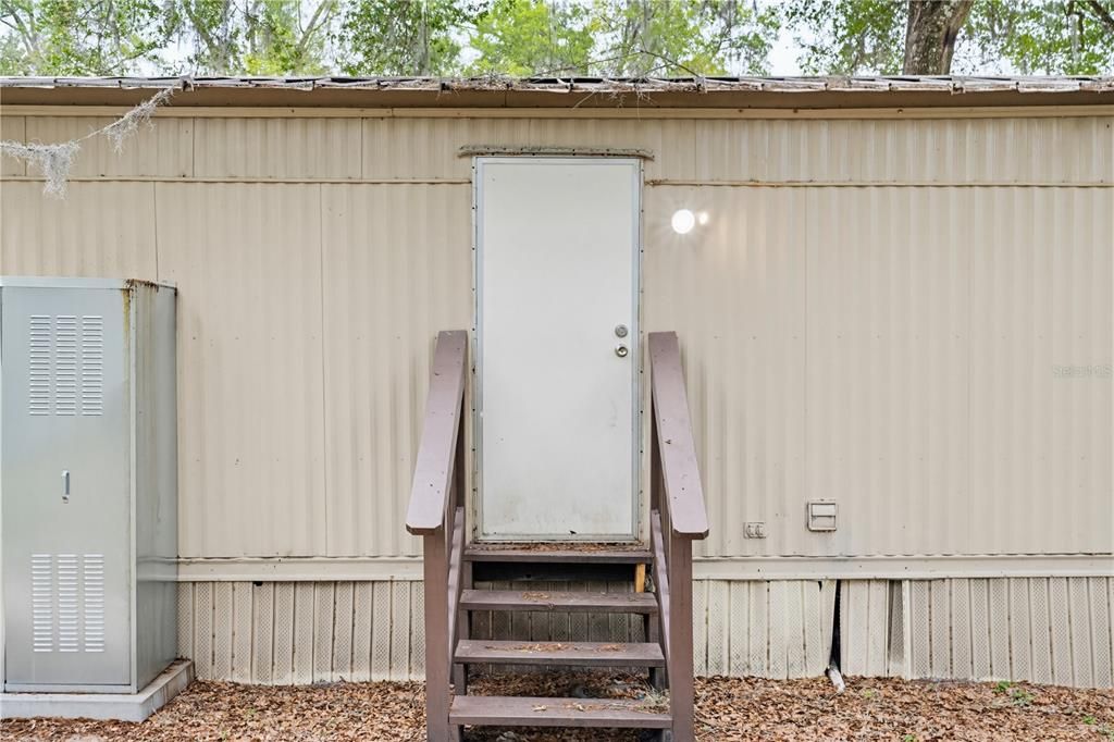 For Sale: $147,500 (2 beds, 1 baths, 924 Square Feet)