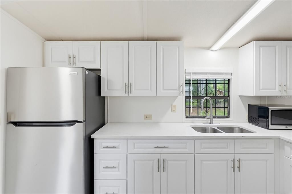 For Sale: $147,500 (2 beds, 1 baths, 924 Square Feet)