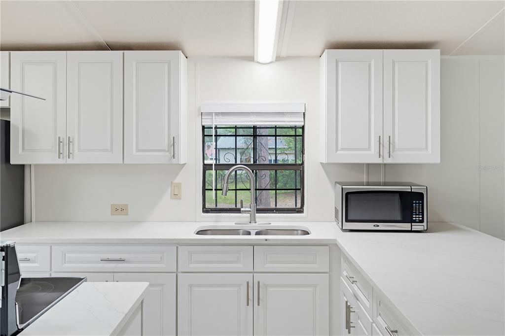 For Sale: $147,500 (2 beds, 1 baths, 924 Square Feet)