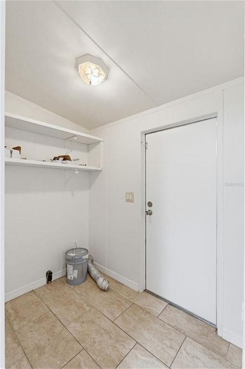 For Sale: $147,500 (2 beds, 1 baths, 924 Square Feet)