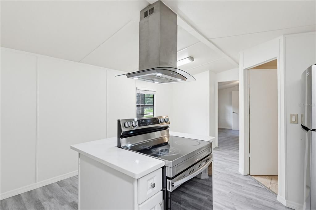 For Sale: $147,500 (2 beds, 1 baths, 924 Square Feet)
