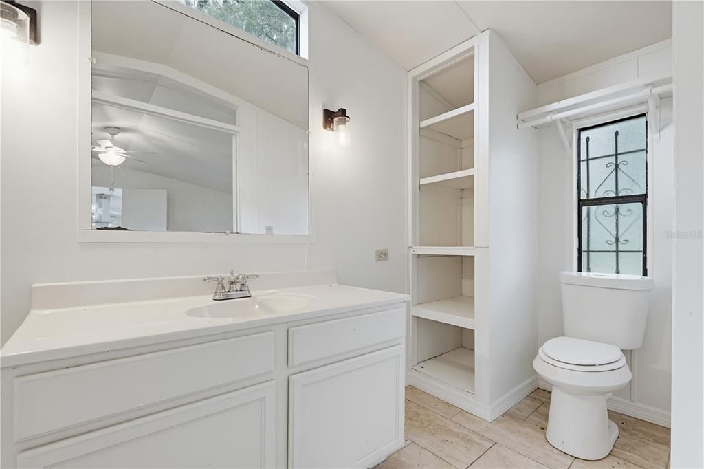 For Sale: $147,500 (2 beds, 1 baths, 924 Square Feet)