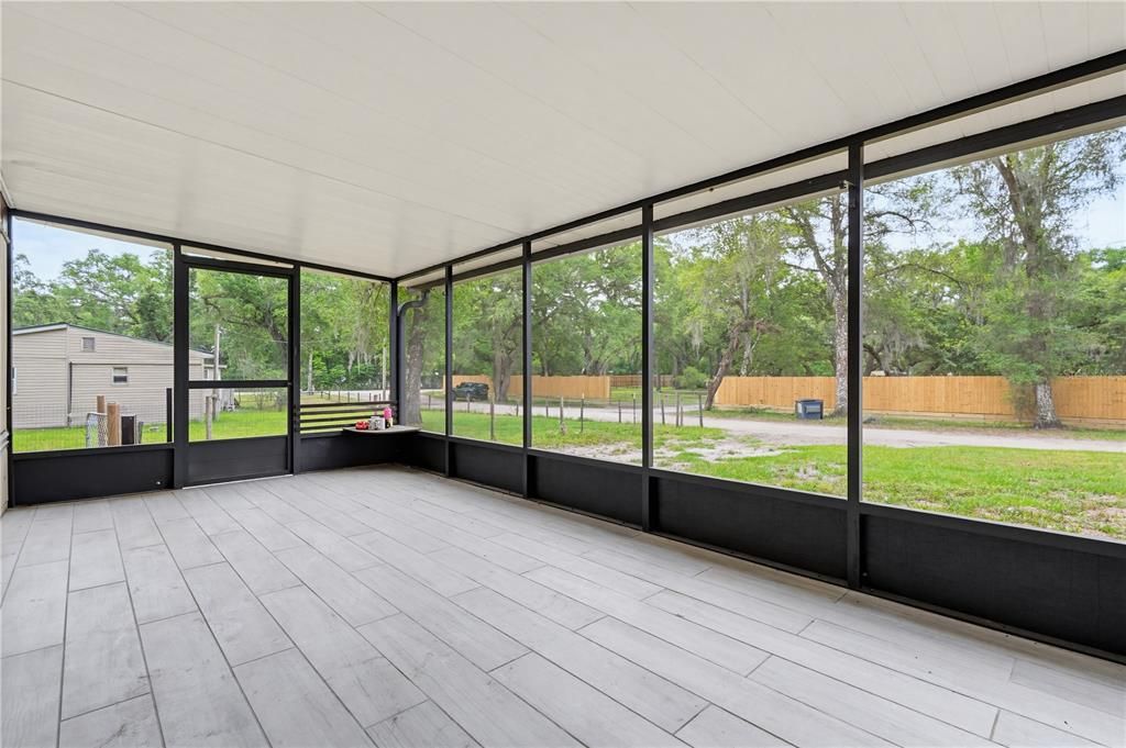 For Sale: $147,500 (2 beds, 1 baths, 924 Square Feet)