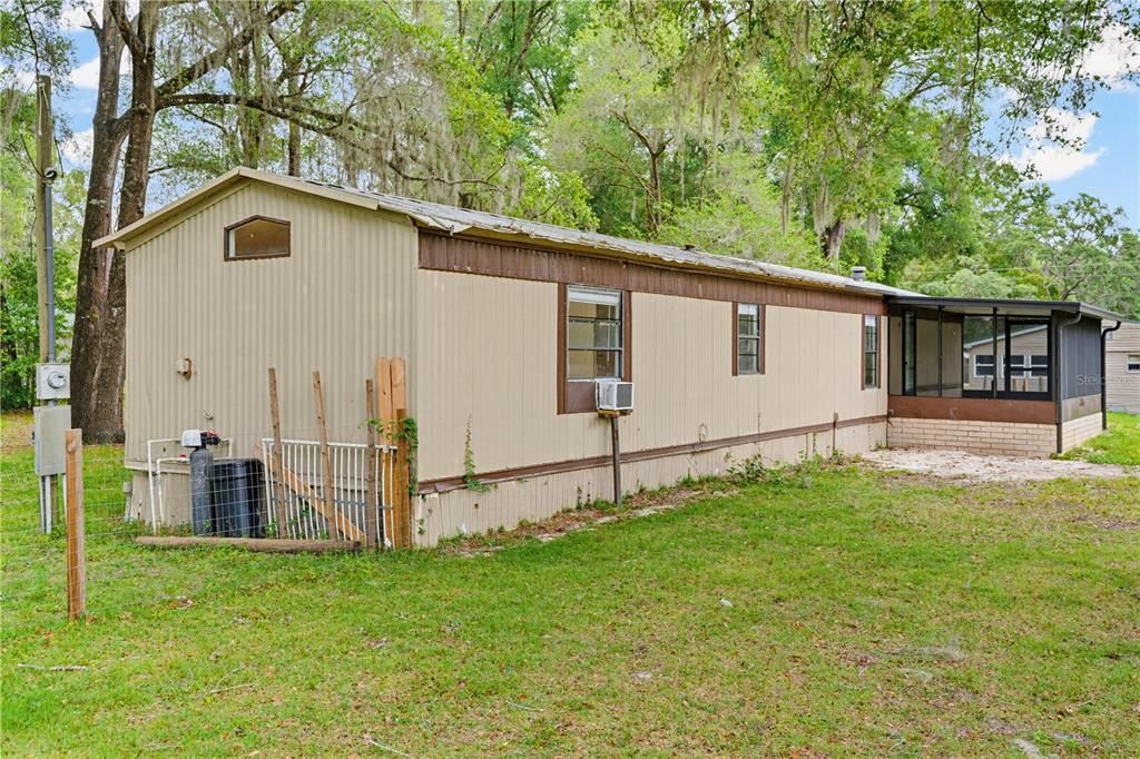 For Sale: $147,500 (2 beds, 1 baths, 924 Square Feet)