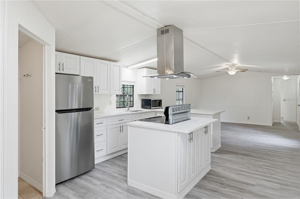 For Sale: $147,500 (2 beds, 1 baths, 924 Square Feet)
