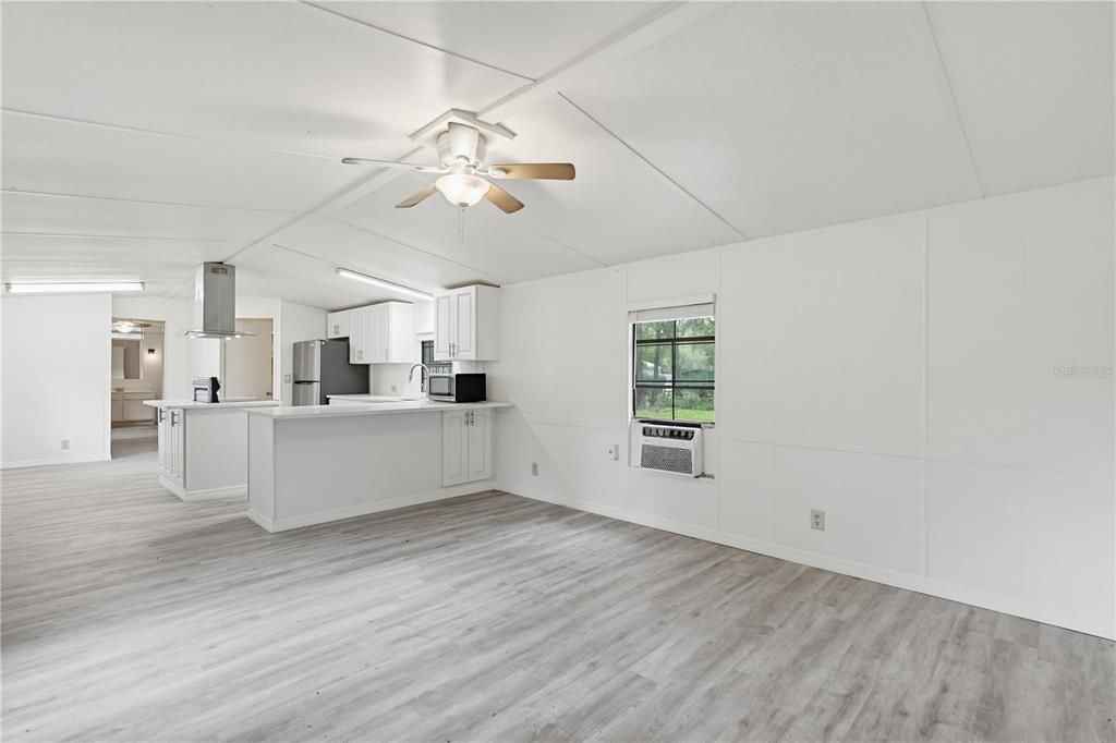 For Sale: $147,500 (2 beds, 1 baths, 924 Square Feet)