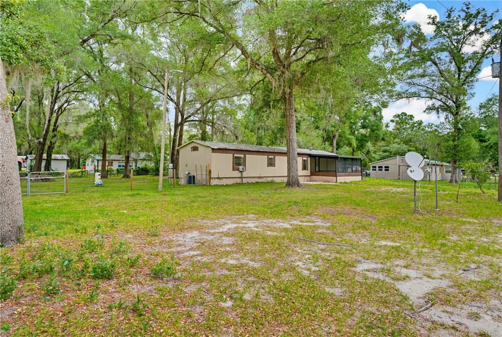 For Sale: $147,500 (2 beds, 1 baths, 924 Square Feet)