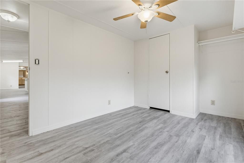 For Sale: $147,500 (2 beds, 1 baths, 924 Square Feet)