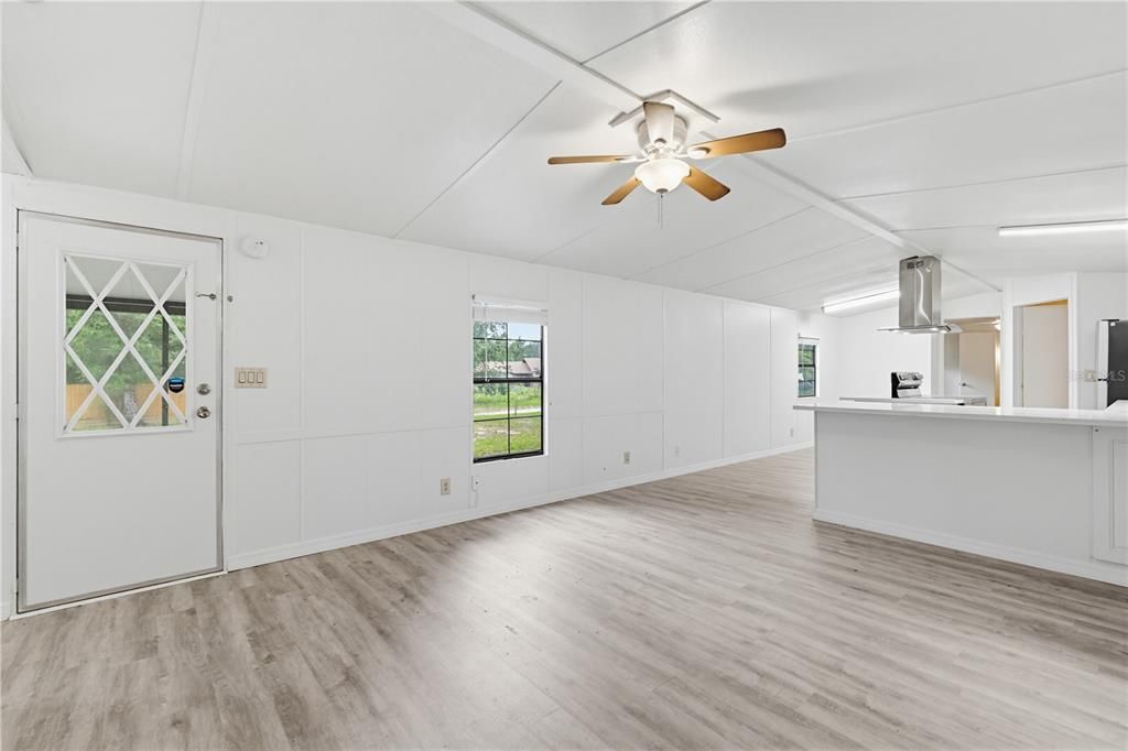 For Sale: $147,500 (2 beds, 1 baths, 924 Square Feet)