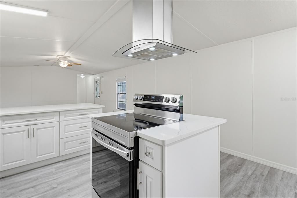 For Sale: $147,500 (2 beds, 1 baths, 924 Square Feet)
