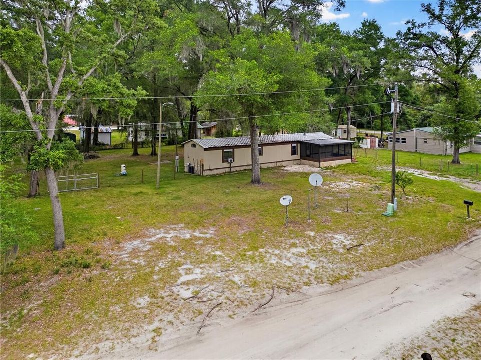 For Sale: $147,500 (2 beds, 1 baths, 924 Square Feet)