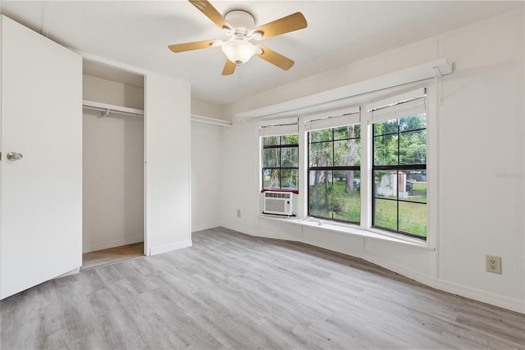 For Sale: $147,500 (2 beds, 1 baths, 924 Square Feet)