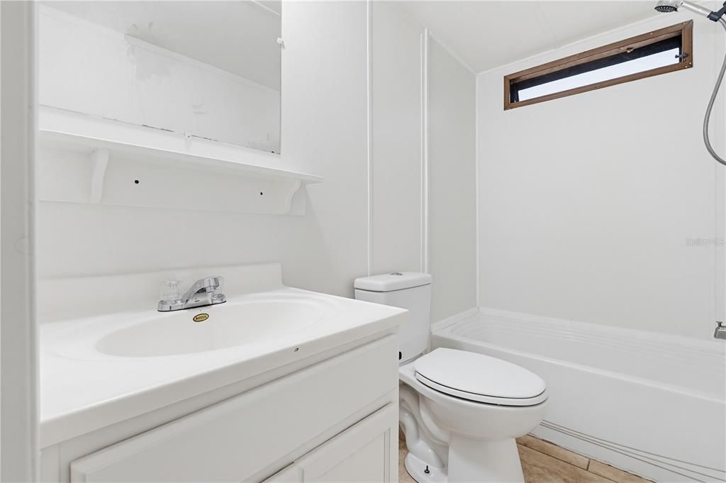 For Sale: $147,500 (2 beds, 1 baths, 924 Square Feet)