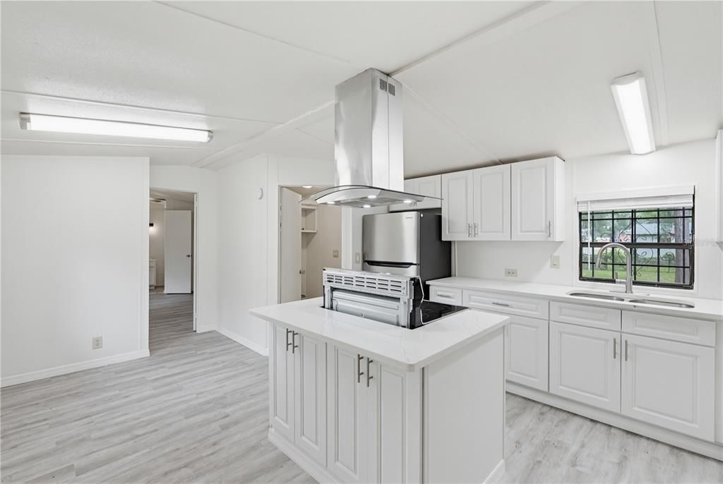 For Sale: $147,500 (2 beds, 1 baths, 924 Square Feet)