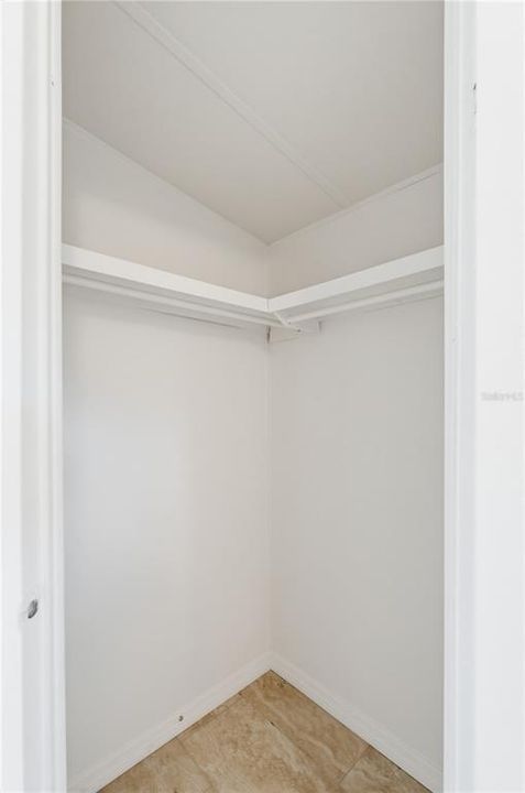 For Sale: $147,500 (2 beds, 1 baths, 924 Square Feet)