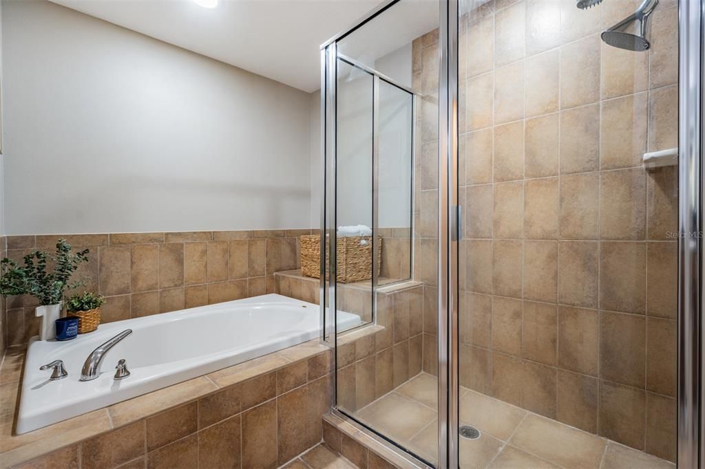 For Sale: $479,900 (3 beds, 2 baths, 1990 Square Feet)