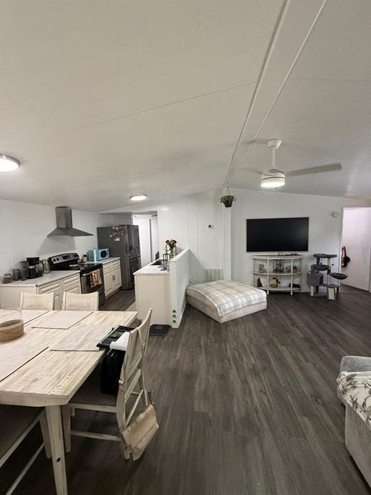 For Sale: $130,000 (3 beds, 2 baths, 960 Square Feet)