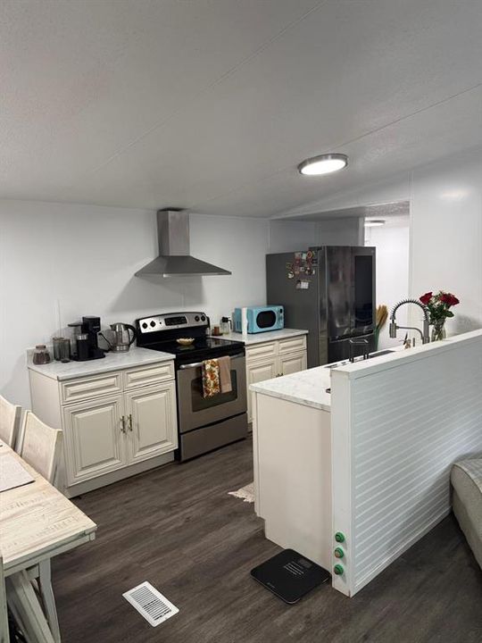 For Sale: $130,000 (3 beds, 2 baths, 960 Square Feet)