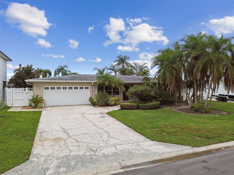 Activo con contrato: $775,000 (4 camas, 3 baños, 2632 Pies cuadrados)