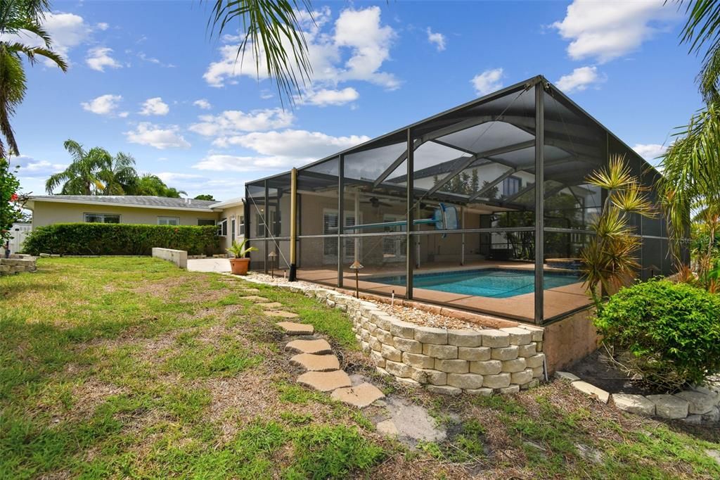 Activo con contrato: $775,000 (4 camas, 3 baños, 2632 Pies cuadrados)