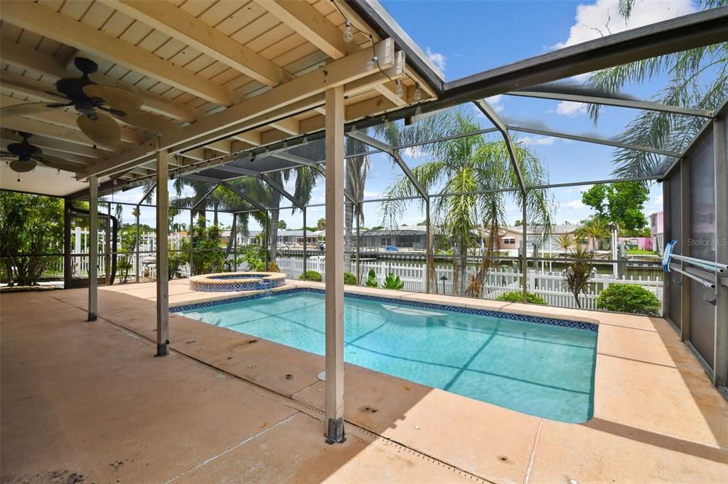 Activo con contrato: $775,000 (4 camas, 3 baños, 2632 Pies cuadrados)
