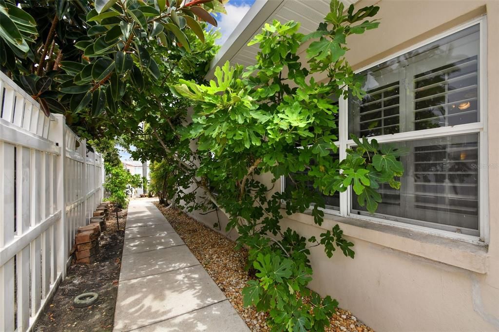 Activo con contrato: $775,000 (4 camas, 3 baños, 2632 Pies cuadrados)