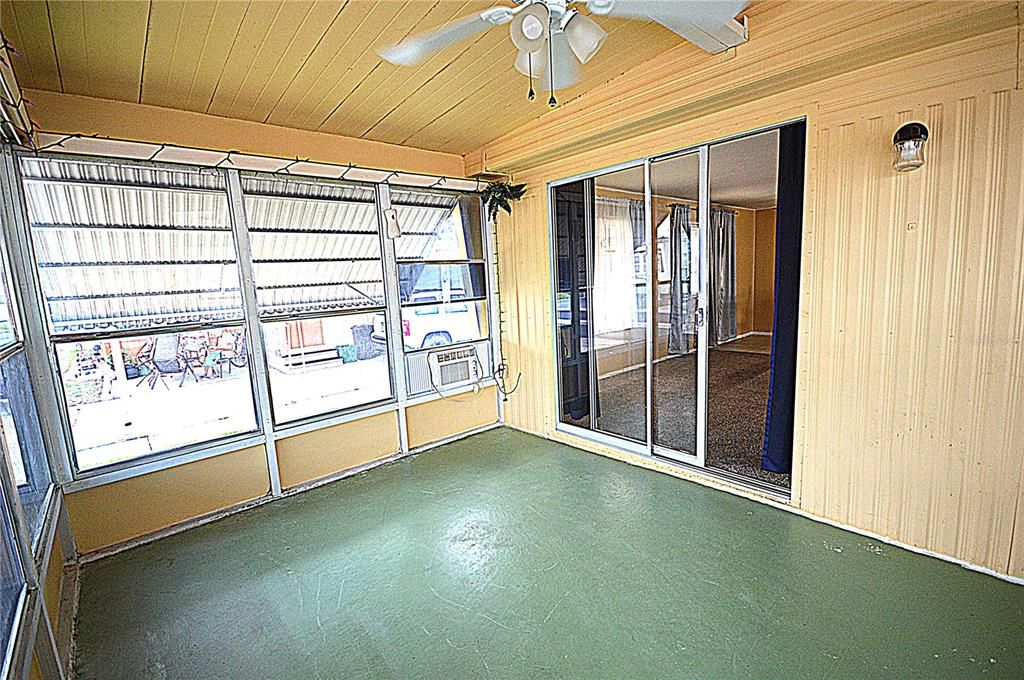 For Sale: $135,000 (2 beds, 2 baths, 960 Square Feet)