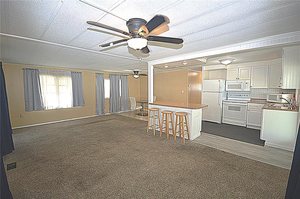 For Sale: $135,000 (2 beds, 2 baths, 960 Square Feet)
