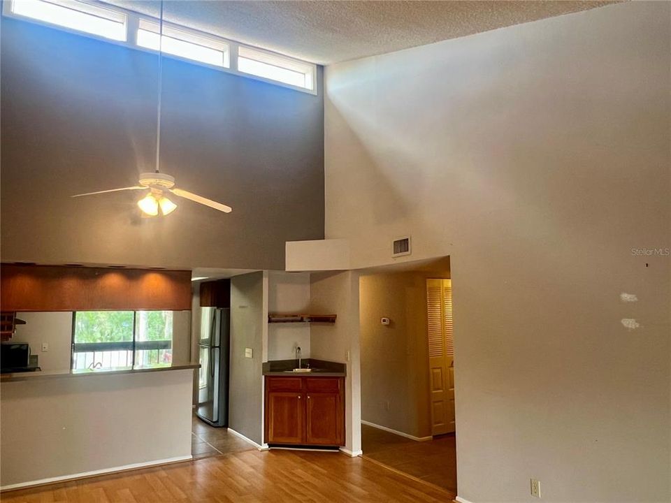 For Sale: $199,500 (2 beds, 2 baths, 924 Square Feet)