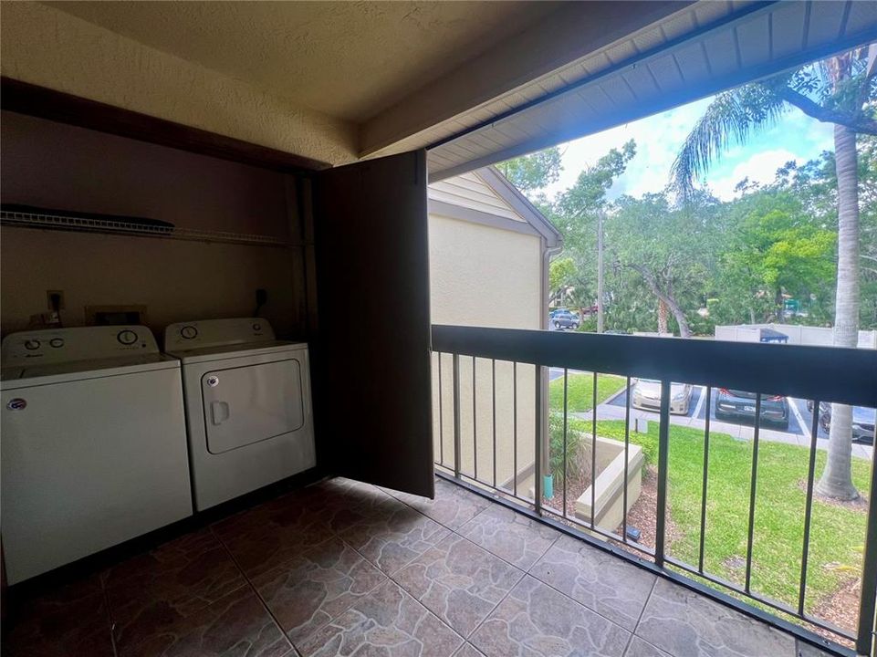 For Sale: $199,500 (2 beds, 2 baths, 924 Square Feet)
