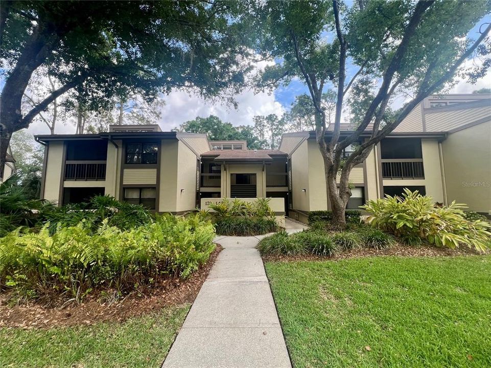 For Sale: $199,500 (2 beds, 2 baths, 924 Square Feet)