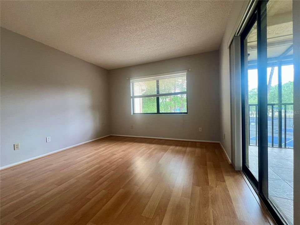 For Sale: $199,500 (2 beds, 2 baths, 924 Square Feet)