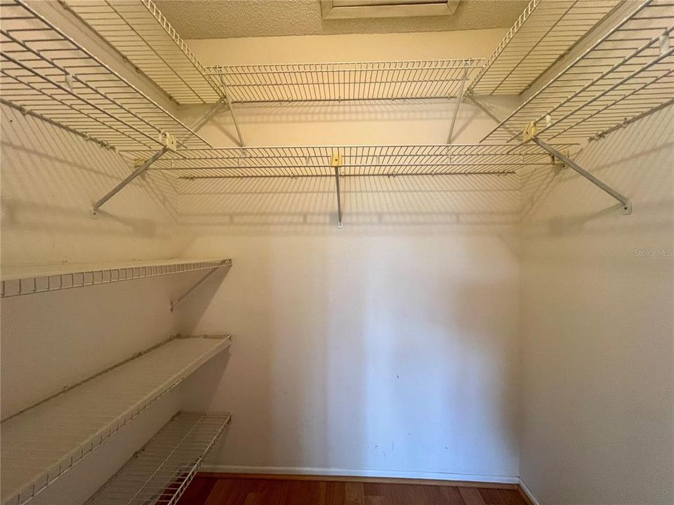 For Sale: $199,500 (2 beds, 2 baths, 924 Square Feet)