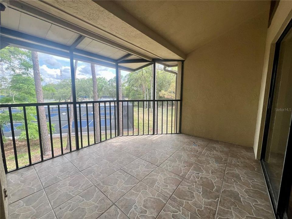 For Sale: $199,500 (2 beds, 2 baths, 924 Square Feet)