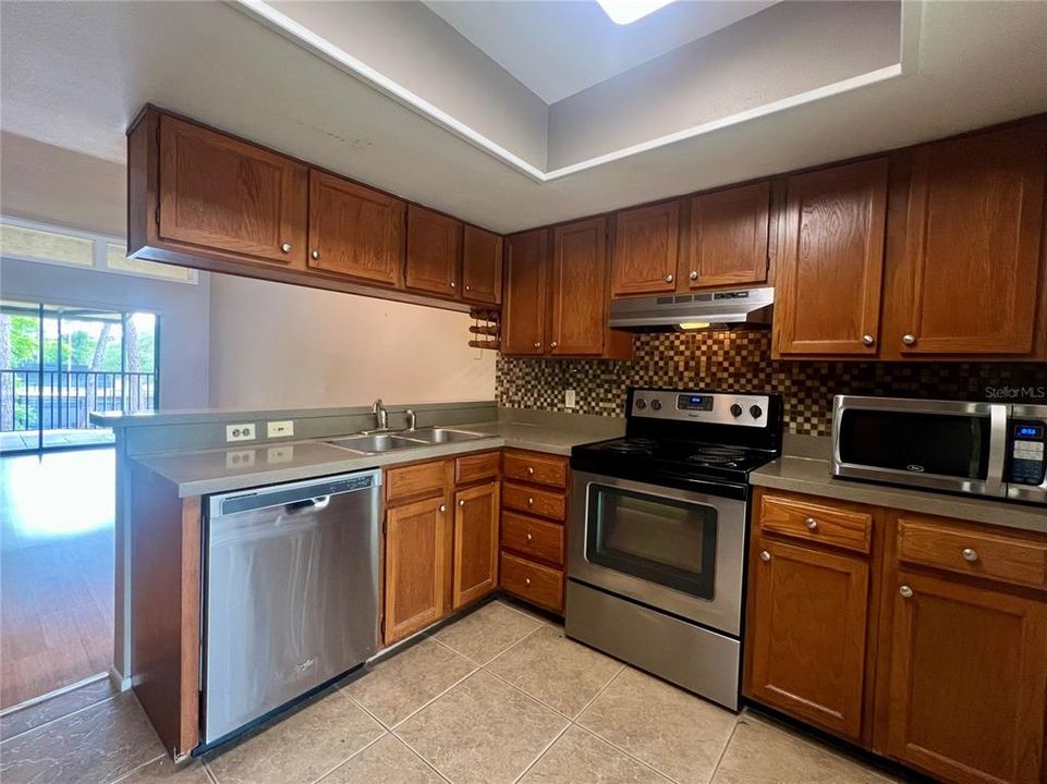For Sale: $199,500 (2 beds, 2 baths, 924 Square Feet)