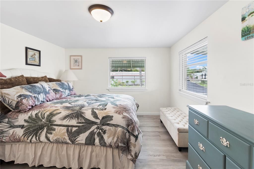 For Sale: $129,900 (2 beds, 1 baths, 672 Square Feet)
