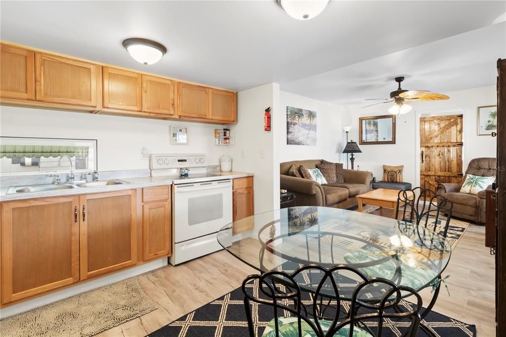 For Sale: $129,900 (2 beds, 1 baths, 672 Square Feet)