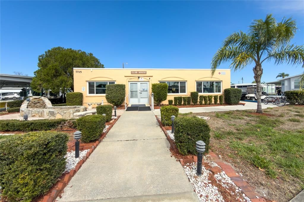 For Sale: $129,900 (2 beds, 1 baths, 672 Square Feet)