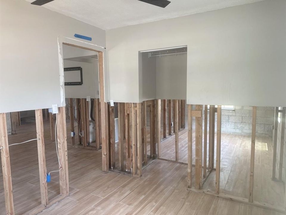 Active With Contract: $186,500 (3 beds, 2 baths, 1248 Square Feet)