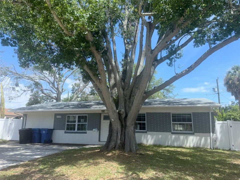 Active With Contract: $186,500 (3 beds, 2 baths, 1248 Square Feet)