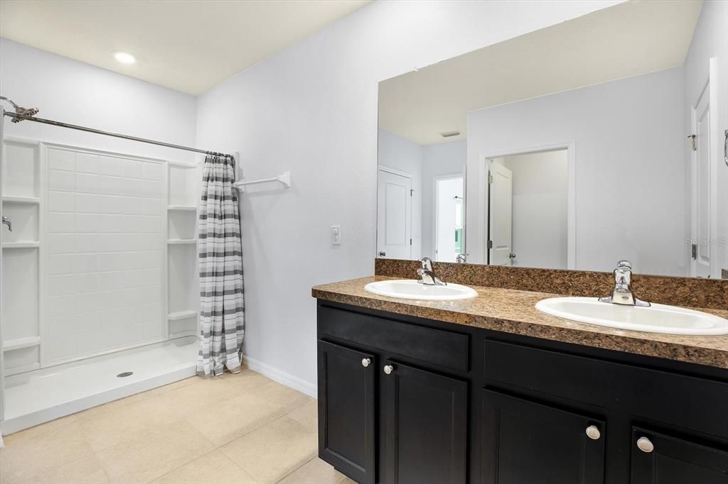 For Rent: $3,100 (4 beds, 2 baths, 2260 Square Feet)